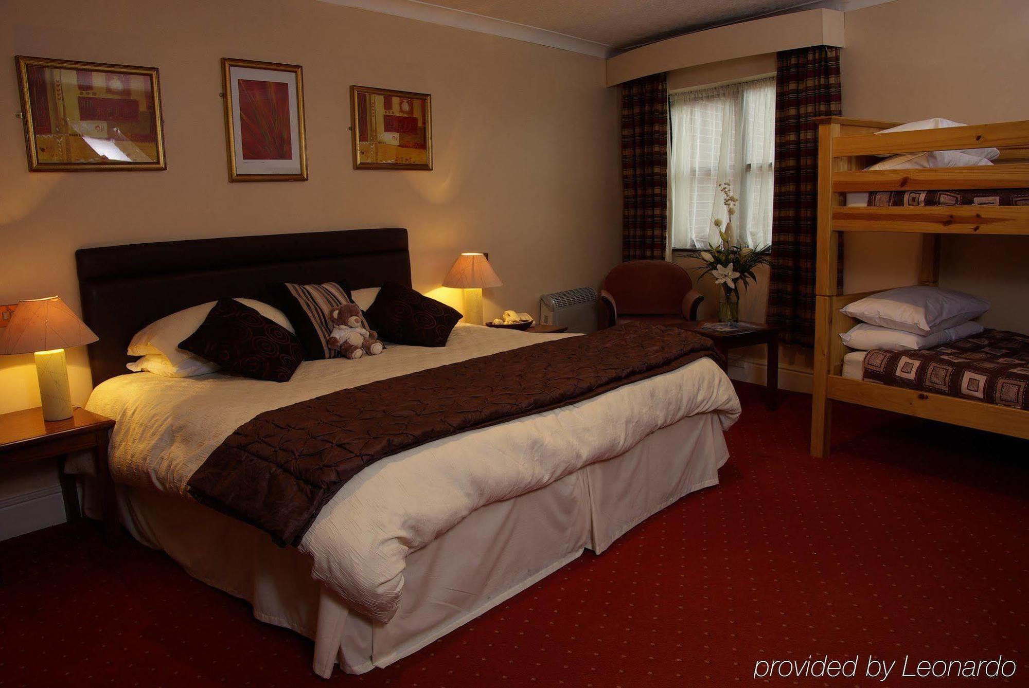 Beaufort Park Hotel Mold Oda fotoğraf