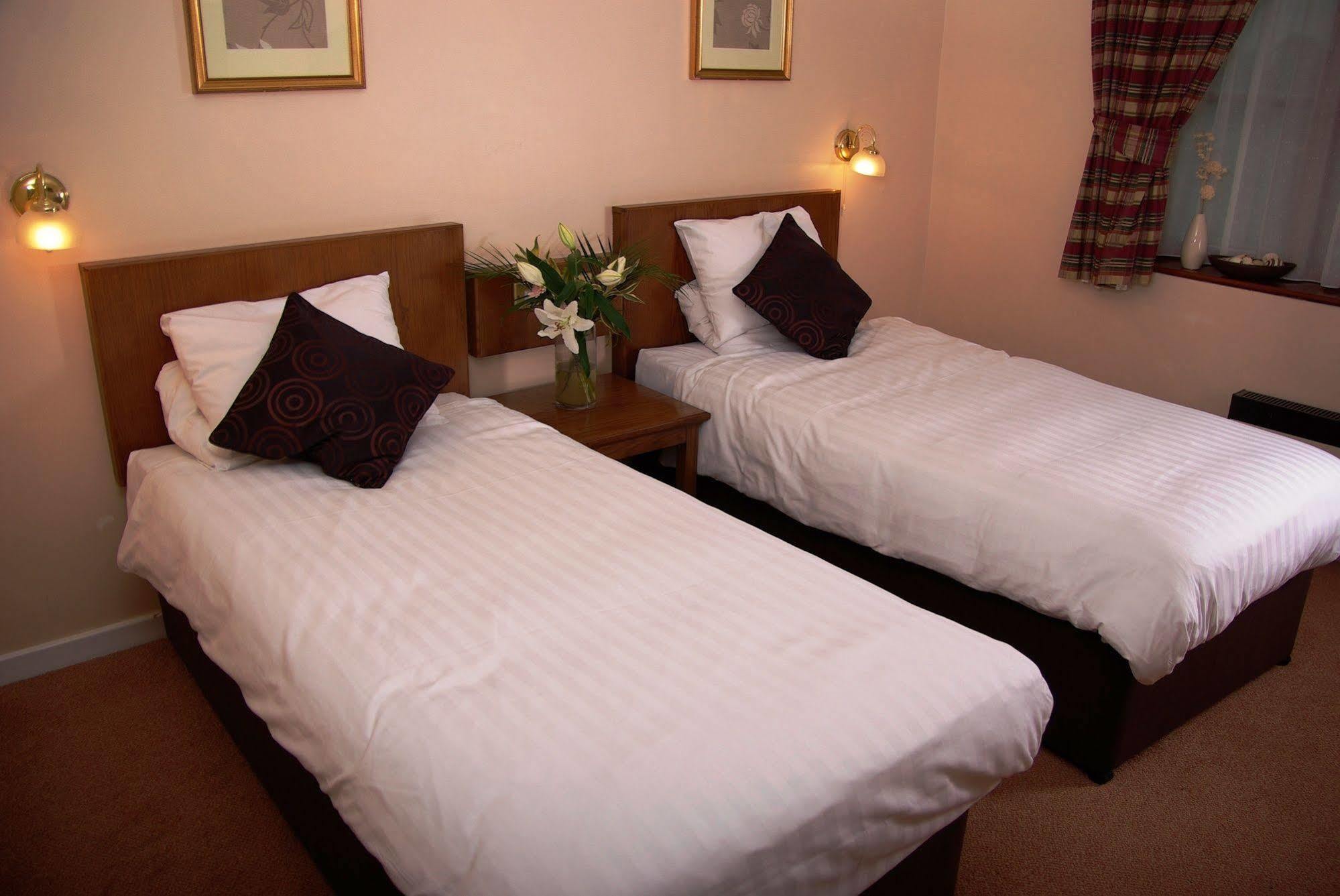 Beaufort Park Hotel Mold Oda fotoğraf
